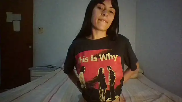 Snapshot of melodybar27 chatting on 12-31-24, 02:58 melodybar27 online show from 12-31-24, 02:58