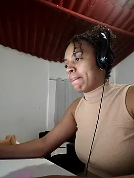 Julia Pretinha online show from 09-23-25, 12:30