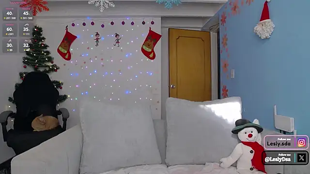 Snapshot of leslyyu chatting on 12-17-24, 08:32 leslyyu online show from 12-17-24, 08:32