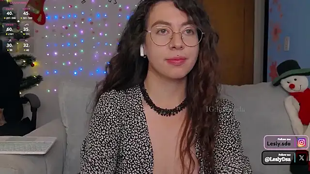 Snapshot of leslyyu chatting on 12-17-24, 11:38 leslyyu online show from 12-17-24, 11:38