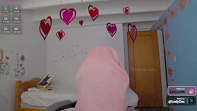 Snapshot of leslyyu chatting on 02-12-25, 05:48 leslyyu online show from 02-12-25, 05:48