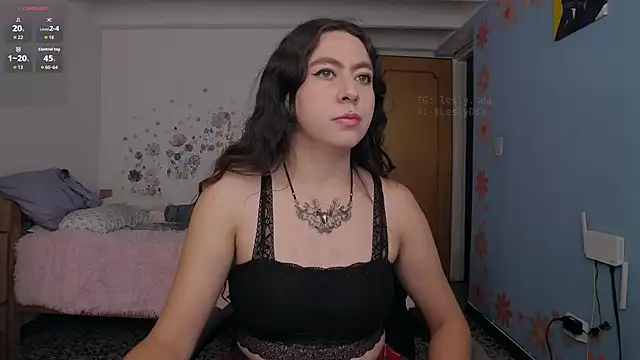 Snapshot of leslyyu chatting on 09-15-25, 02:17 leslyyu online show from 09-15-25, 02:17