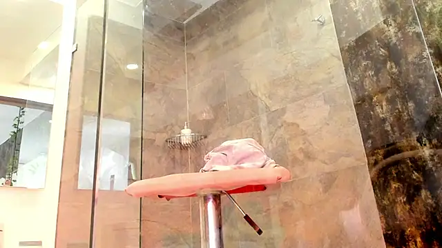 Miia Thompsonn online show from 03-05-25, 09:27