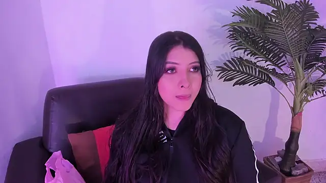 Miia Thompsonn online show from 03-08-25, 03:06