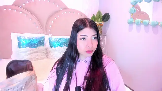 Miia Thompsonn online show from 10-18-25, 03:31