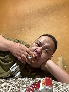 Snapshot of punk0805 chatting on 10-18-25, 08:04 punk0805 online show from 10-18-25, 08:04