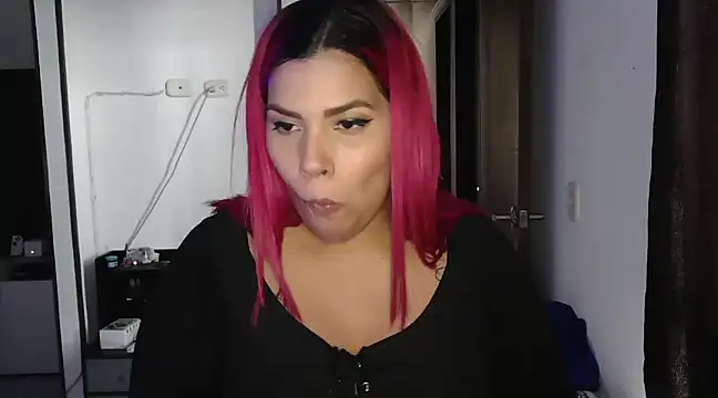 Snapshot of CarolinaRincon chatting on 01-31-25, 08:22 CarolinaRincon online show from 01-31-25, 08:22