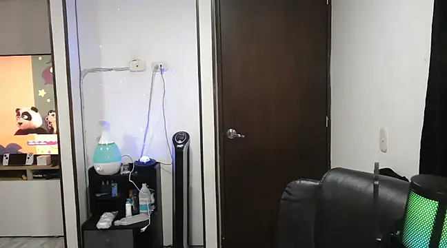 Snapshot of CarolinaRincon chatting on 03-19-25, 01:10 CarolinaRincon online show from 03-19-25, 01:10