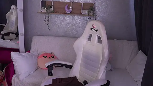 IsabellaFoxyy online show from 10-16-25, 12:39