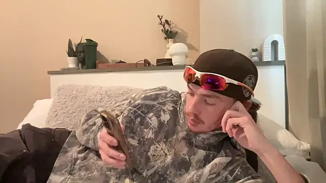 Snapshot of younghungginger chatting on 12-01-24, 08:42 younghungginger online show from 12-01-24, 08:42