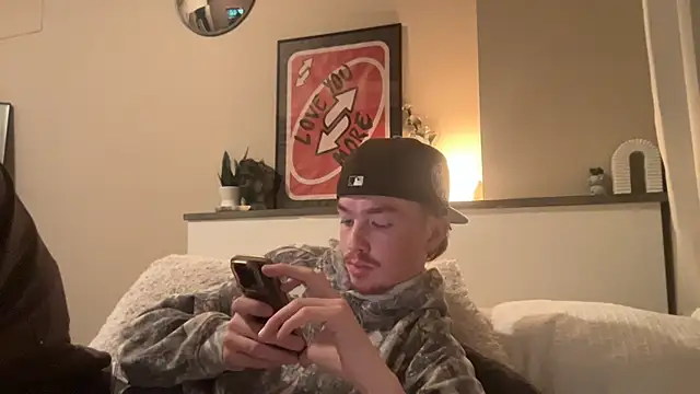 Snapshot of younghungginger chatting on 12-05-24, 01:25 younghungginger online show from 12-05-24, 01:25