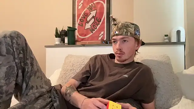 Snapshot of younghungginger chatting on 12-15-24, 07:53 younghungginger online show from 12-15-24, 07:53