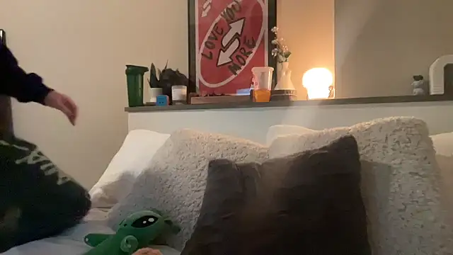 Snapshot of younghungginger chatting on 12-28-24, 01:29 younghungginger online show from 12-28-24, 01:29