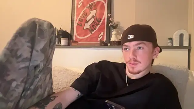 Snapshot of younghungginger chatting on 02-19-25, 02:12 younghungginger online show from 02-19-25, 02:12