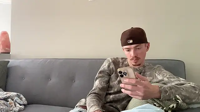 Snapshot of younghungginger chatting on 11-13-25, 09:03 younghungginger online show from 11-13-25, 09:03