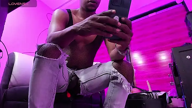 AlejoKhalifa  online show from 02-13-25, 09:30