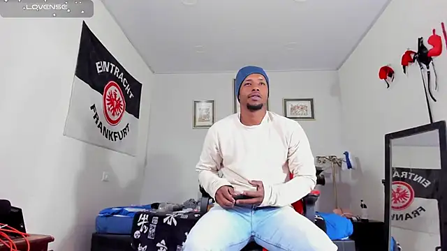 AlejoKhalifa  online show from 11-25-25, 10:21