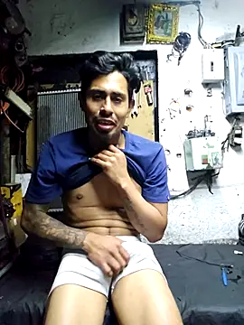 Snapshot of pene_latinoriico chatting on 11-21-25, 03:27 pene latinoriico online show from 11-21-25, 03:27