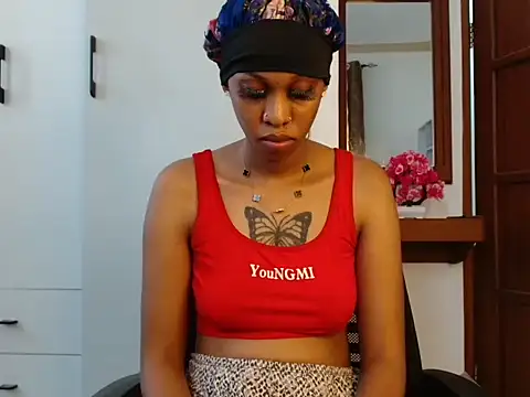 queencydoll online show from 12-19-25, 09:38