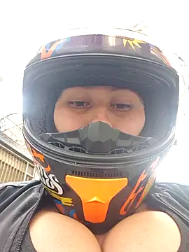 Snapshot of Celeem_ chatting on 10-19-25, 09:15 Celeem  online show from 10-19-25, 09:15