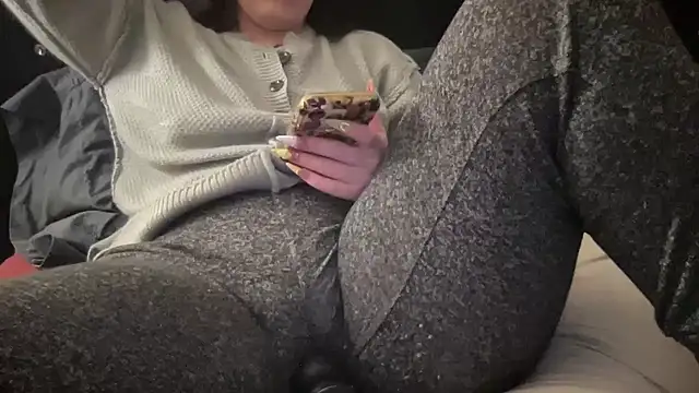 Snapshot of sexylilly69 chatting on 02-16-25, 01:47 sexylilly69 online show from 02-16-25, 01:47