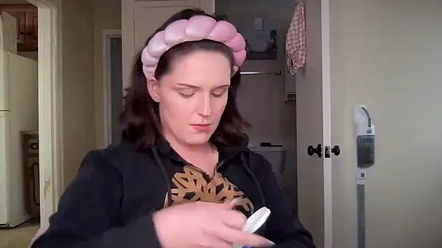 Snapshot of sexylilly69 chatting on 02-19-25, 10:42 sexylilly69 online show from 02-19-25, 10:42