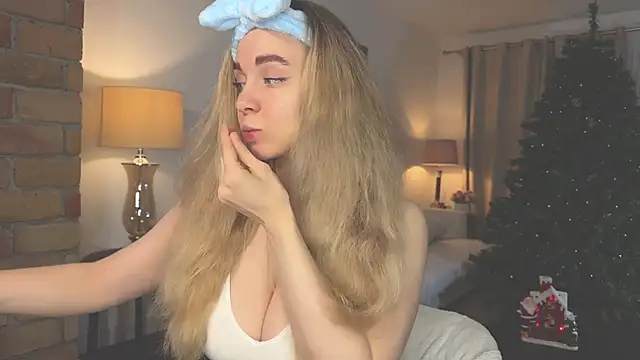 Snapshot of hotexclusive_ chatting on 12-13-24, 04:00 hotexclusive  online show from 12-13-24, 04:00