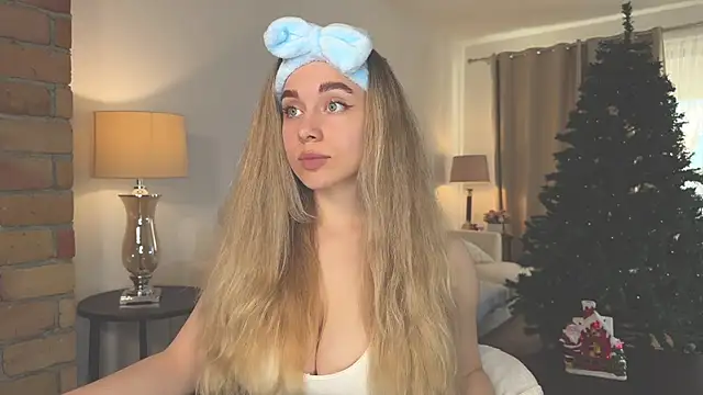 Snapshot of hotexclusive_ chatting on 12-13-24, 07:04 hotexclusive  online show from 12-13-24, 07:04