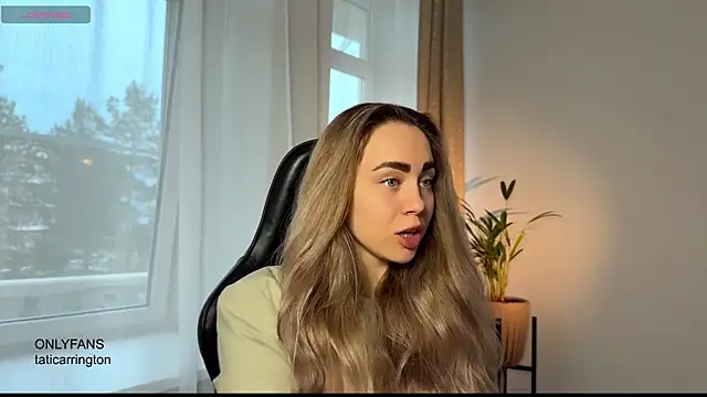 Snapshot of hotexclusive_ chatting on 10-20-25, 04:02 hotexclusive  online show from 10-20-25, 04:02