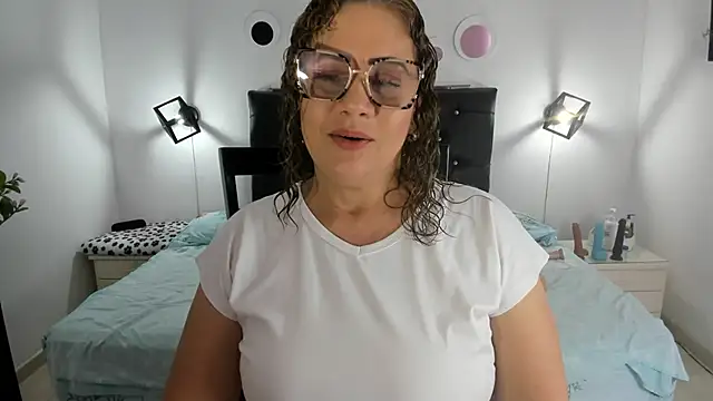 sophiahunt286 online show from 01-05-26, 08:34