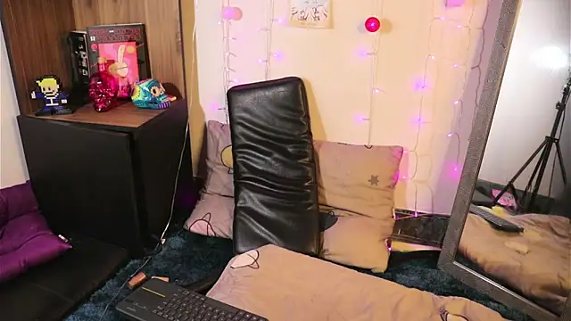  lucy white  online show from 01-22-25, 03:41