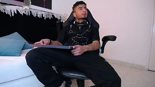 JuanCamiilo 66 online show from 12-29-24, 05:21