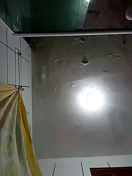 Snapshot of Yara0k chatting on 01-08-25, 09:21 Yara0k online show from 01-08-25, 09:21