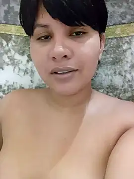 Snapshot of Yara0k chatting on 01-13-25, 10:35 Yara0k online show from 01-13-25, 10:35