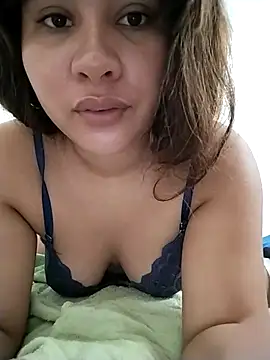 Snapshot of Yara0k chatting on 10-15-25, 09:42 Yara0k online show from 10-15-25, 09:42