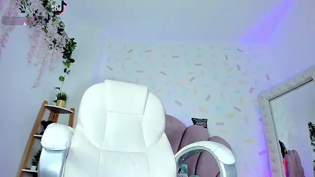 Snapshot of evelyn_evans_1 chatting on 02-20-25, 02:35 evelyn evans 1 online show from 02-20-25, 02:35