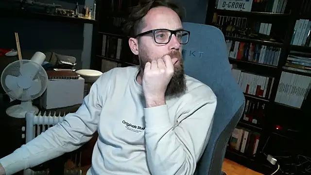 Snapshot of MeSteff chatting on 12-17-24, 07:37 MeSteff online show from 12-17-24, 07:37