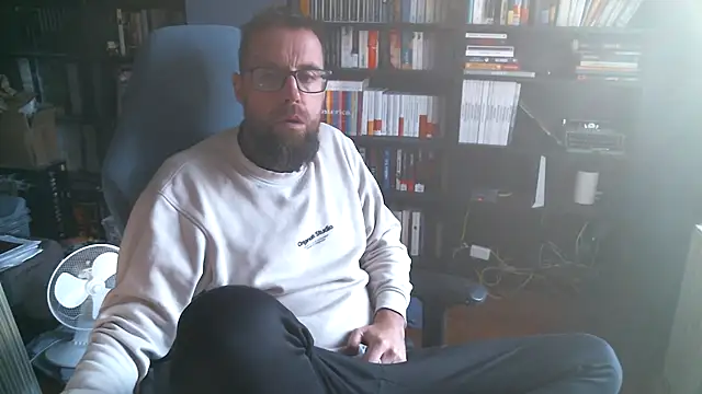 Snapshot of MeSteff chatting on 09-28-25, 08:09 MeSteff online show from 09-28-25, 08:09