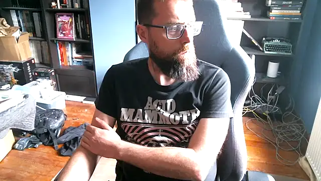 Snapshot of MeSteff chatting on 10-10-25, 01:32 MeSteff online show from 10-10-25, 01:32