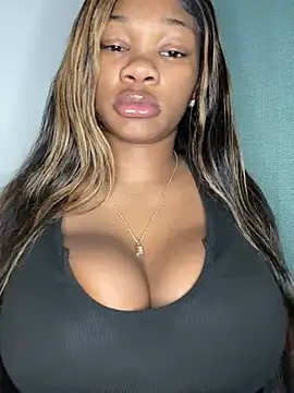 Snapshot of CharismaaBanx chatting on 12-28-24, 12:03 CharismaaBanx online show from 12-28-24, 12:03