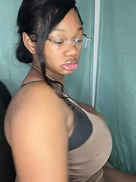 Snapshot of CharismaaBanx chatting on 02-04-25, 08:56 CharismaaBanx online show from 02-04-25, 08:56