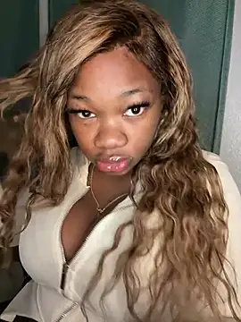 Snapshot of CharismaaBanx chatting on 02-07-25, 03:01 CharismaaBanx online show from 02-07-25, 03:01