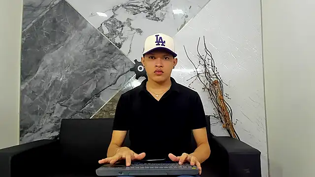 liam genner  online show from 03-05-25, 07:38