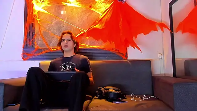 liam genner  online show from 10-19-25, 08:09