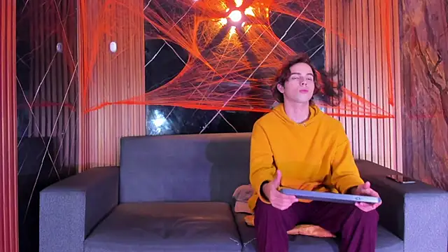 liam genner  online show from 10-26-25, 08:15