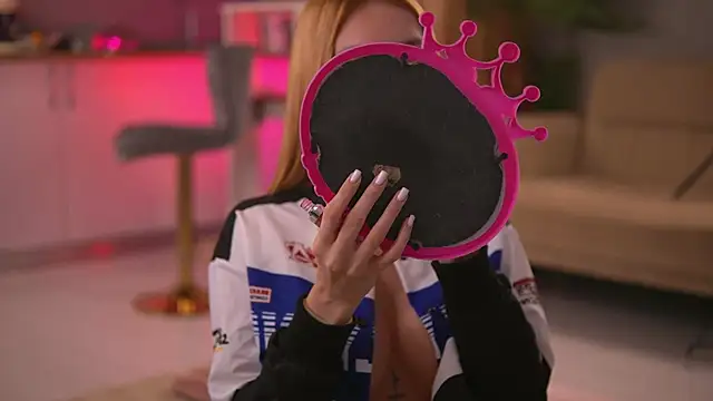 ButterflyLeah online show from 10-22-25, 01:39