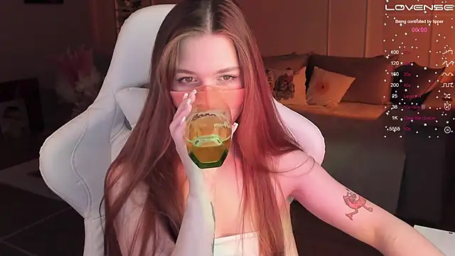 Frau Lina online show from 02-06-25, 06:24