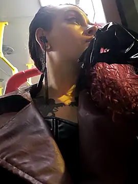 Snapshot of Liilith_goddess_ chatting on 10-13-25, 01:27 Liilith goddess online show from 10-13-25, 01:27