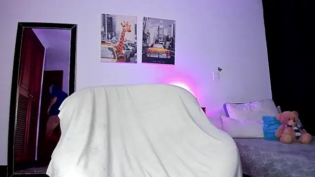 Snapshot of Curlblue chatting on 12-23-24, 02:45 Curlblue online show from 12-23-24, 02:45