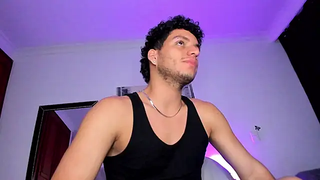 Snapshot of Curlblue chatting on 03-08-25, 06:43 Curlblue online show from 03-08-25, 06:43